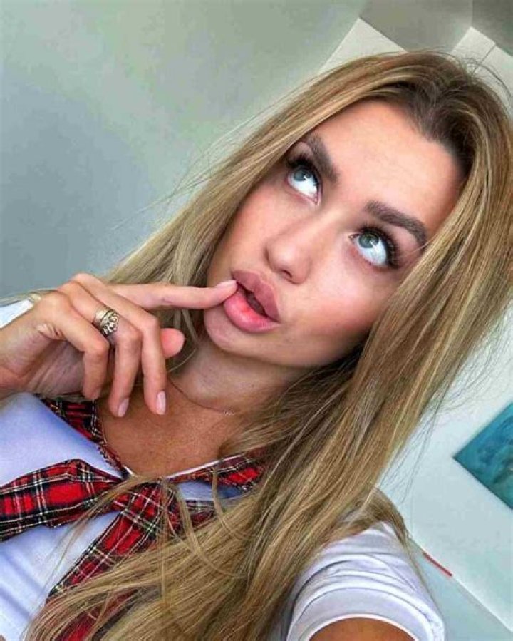 
Laura R Height, Weight, Net Worth, Age, Birthday, Wikipedia, Who, Nationality, Biography 